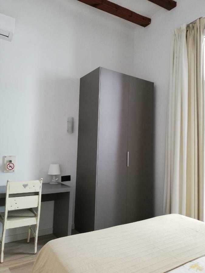 Hostal Parellades シッチェス エクステリア 写真